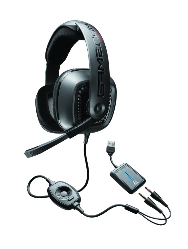 Plantronics Gamingheadset Gamecom 777 mit der USB-Soundkarte, die 7.1-Sound an die Kopfhörer liefert. Das Mikrofon kann unter dem Bügel versteckt werden. Aus dem Headset wird dann ein weniger auffälliger Kopfhörer.